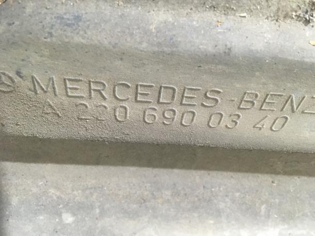 Пластиковая накладка порога Mercedes W220 2206900440