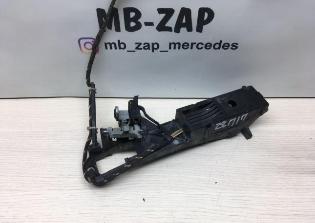 Кронштейн ручки передней правой Mercedes W220 2207600434