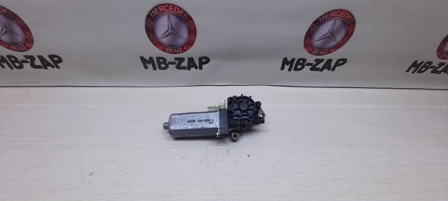 Моторчик регулировки сидения Mercedes W211 A0068206842