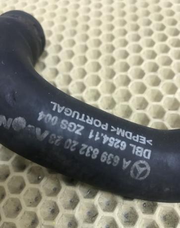 Патрубок отопительного контура Mercedes W639 6398322023