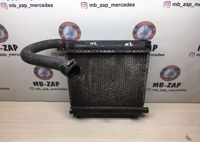 Радиатор охлаждения двигателя Mercedes M102 A2015004603