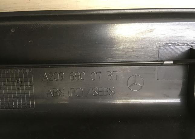  Накладки порогов внутренние Mercedes W209  А2096800735 А2096800735