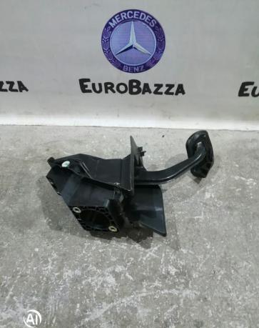 Педаль тормоза Mercedes W220 2206841118