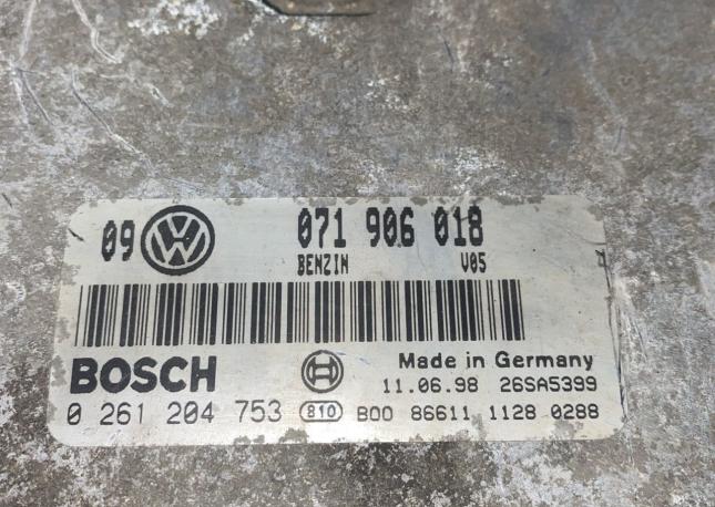 Volkswagen Bora 2.3 AGZ блок управления двигателем 071906018