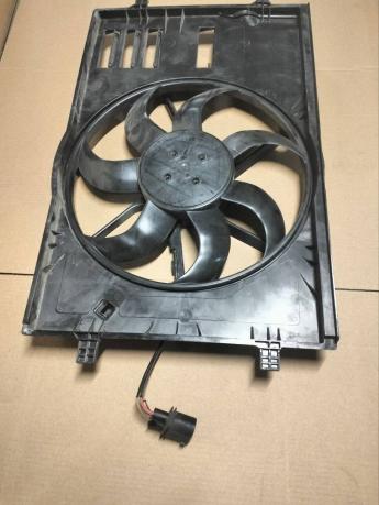 Диффузор вентилятора Volkswagen Tiguan 5Q0121205