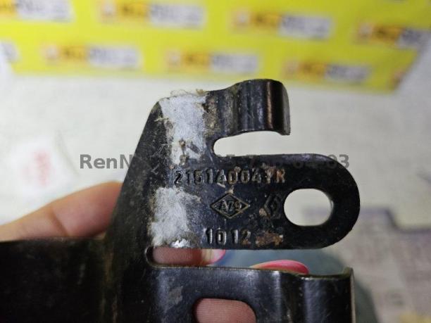 Рено Флюенс кронштейн патрубка радиатора оригинал 215140041R