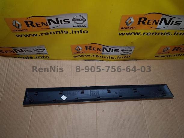 Рено Сандеро накладка двери передняя правая 8200735139