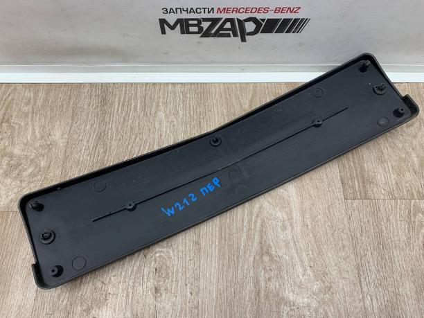 Накладка номерного знака Mercedes W212 E 212 a2128170078