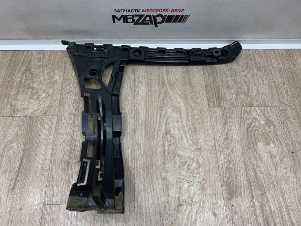 Кронштейн заднего бампера правый Mercedes W205 C a2058801802