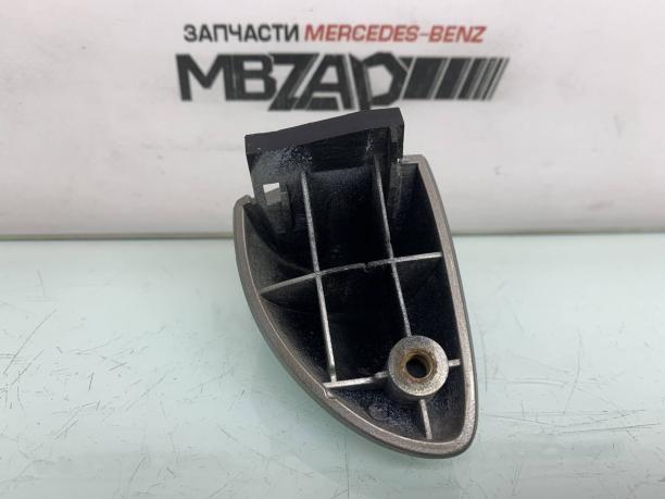 Уголок ручки правой двери Mercedes W164 a1647600220