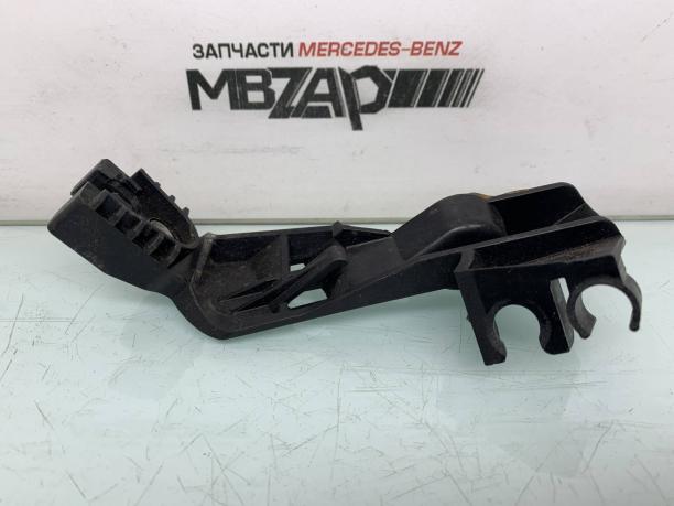 Кронштейн проводки правого кулака Mercedes W205 C a2055462280