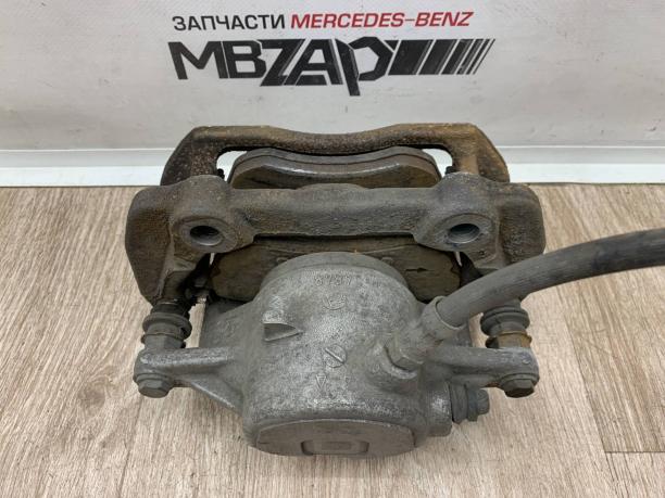 Суппорт передний правый Mercedes W204 a2044212681