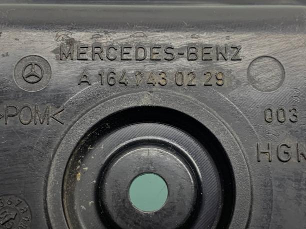 Заглушка водостока правая Mercedes W164 ML 164 a1647430229