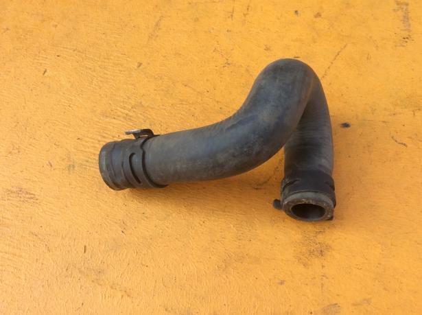 Патрубок шланг охлаждения Mercedes w204 W212 C E a2712030382