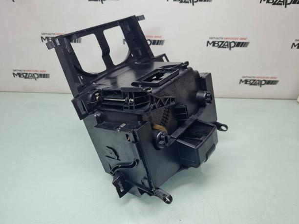 Подстаканник в подлокотнике Mercedes W251 R 251 a2516808300