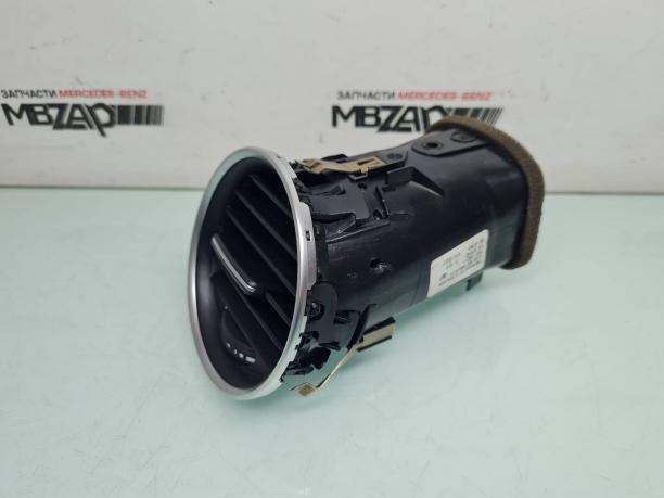 Вентиляционный дефлектор спрва Mercedes W204 C 204 a2048306654