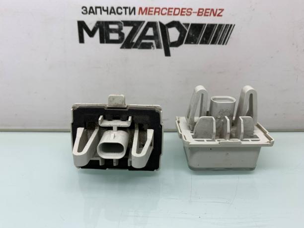 Плафон подсветки номера Mercedes W218 CLS 218 a0999067000