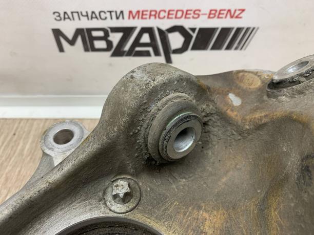 Кулак задний правый Mercedes W205 C 205 a2053500241