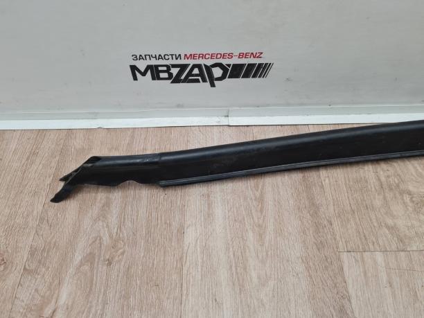 Уплотнитель капота Mercedes W447 V 447 a4478310042