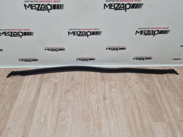 Уплотнитель капота Mercedes W447 V 447 a4478310042