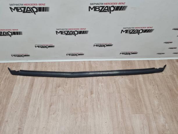 Уплотнитель капота Mercedes W447 V 447 a4478310042