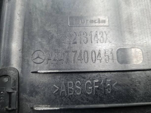 Накладка замка багажника Mercedes W447 V 447 a4477400451