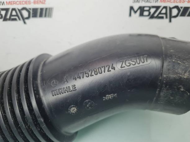 Патрубок воздушного фильтра Mercedes W447 V 447 a4475280724