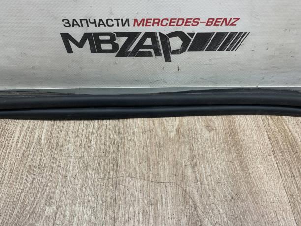 Уплотнитель крышки багажника Mercedes C238 E Coupe a2387506000
