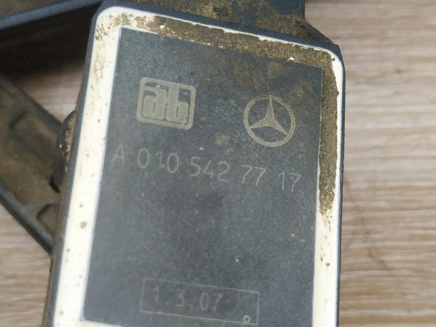 Датчик уровня кузова Mercedes w164 x164 w251 GL a0105427717
