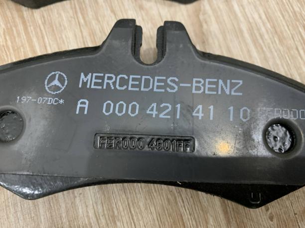 Тормозные колодки передние Mercedes W638 Vito 638 a0004214110