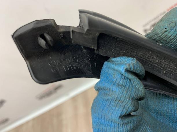 Уплотнитель стекла задний правый Mercedes W204 C a2047352225