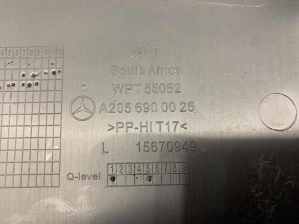 Накладка стойки нижняя Mercedes W205 C 205 a2056900025