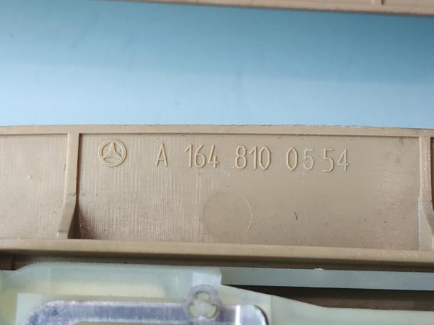 Ручка потолка плафон Mercedes w164 x164 w251 ML R a1648100554