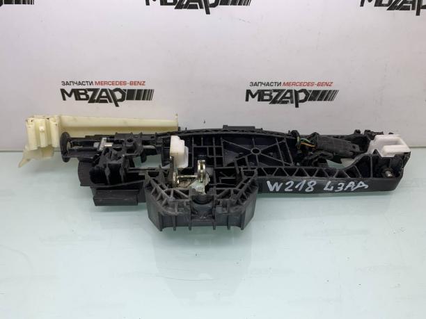 Кронштейн левой ручки Mercedes W204 a2047602534