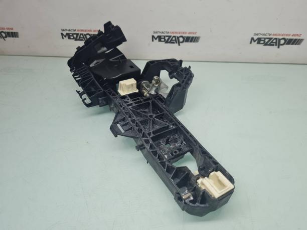 Кронштейн правой ручки двери Mercedes W207 E 207 a2047601034