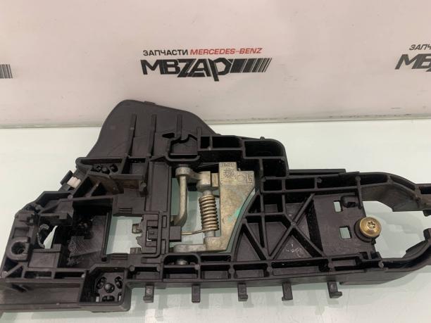 Кронштейн крепления ручки двери Mercedes W164 ML a1647302635