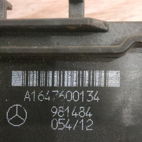 Кронштейн крепления ручки двери Mercedes W164 ML a1647600134