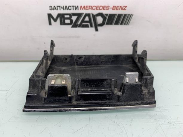 Лючок решетки радиатора правый Mercedes W222 S 222 a2228840076
