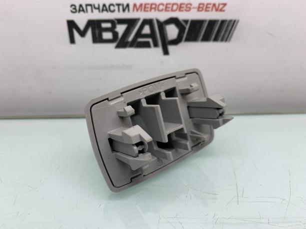 Крепеж солнцезащитного козырька Mercedes X204 GLK a2048110340