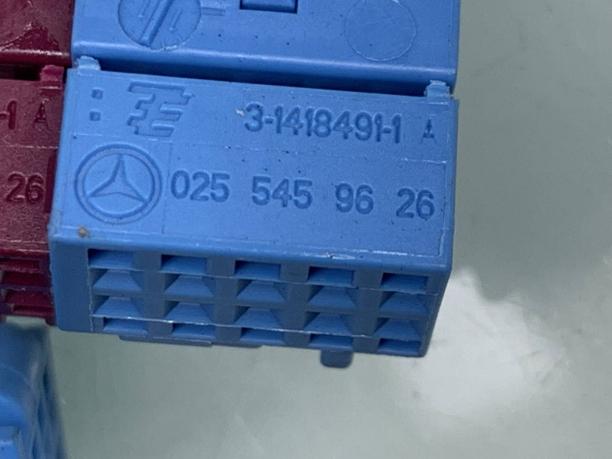 Фишка блока управления двери Mercedes W212 E 212 a0255459628
