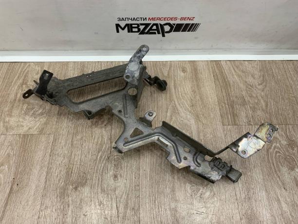 Кронштейн блока управления ДВС Mercedes W221 S 221 a2761504273