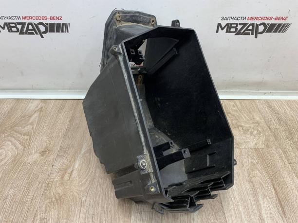 Корпус блока предохранителей левый Maybach W240 57 a2405400424