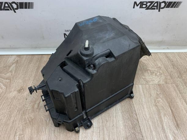 Корпус блока предохранителей левый Maybach W240 57 a2405400424