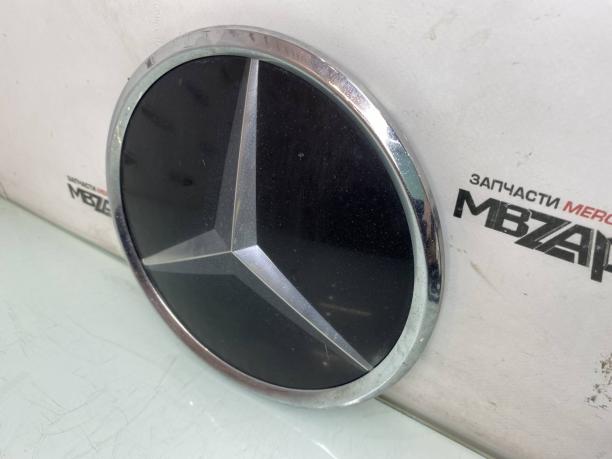 Эмблема решетки радиатора Mercedes W447 V дефект a0008800300