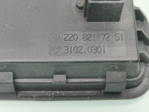 Кнопка багажника Mercedes W221 S 221 a2208217251