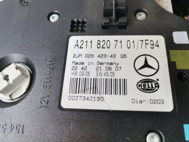 Плафон передний Mercedes W211 a2118207101