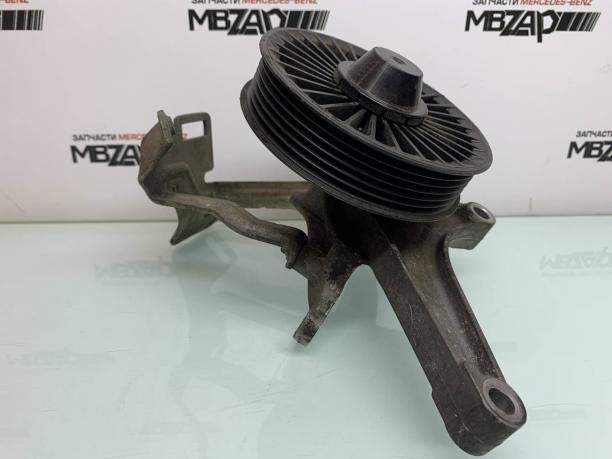 Кронштейн обводного ролика m278 Mercedes W222 a2782340039