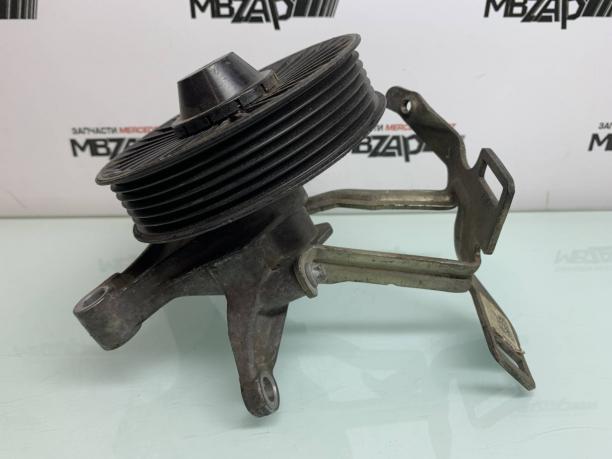 Кронштейн обводного ролика m278 Mercedes W222 a2782340039