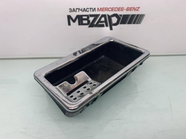 Пепельница передняя Mercedes W204 a2048100330