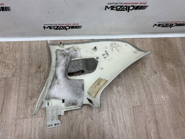 Обшивка багажника правая верхняя Mercedes W251 a2516905025